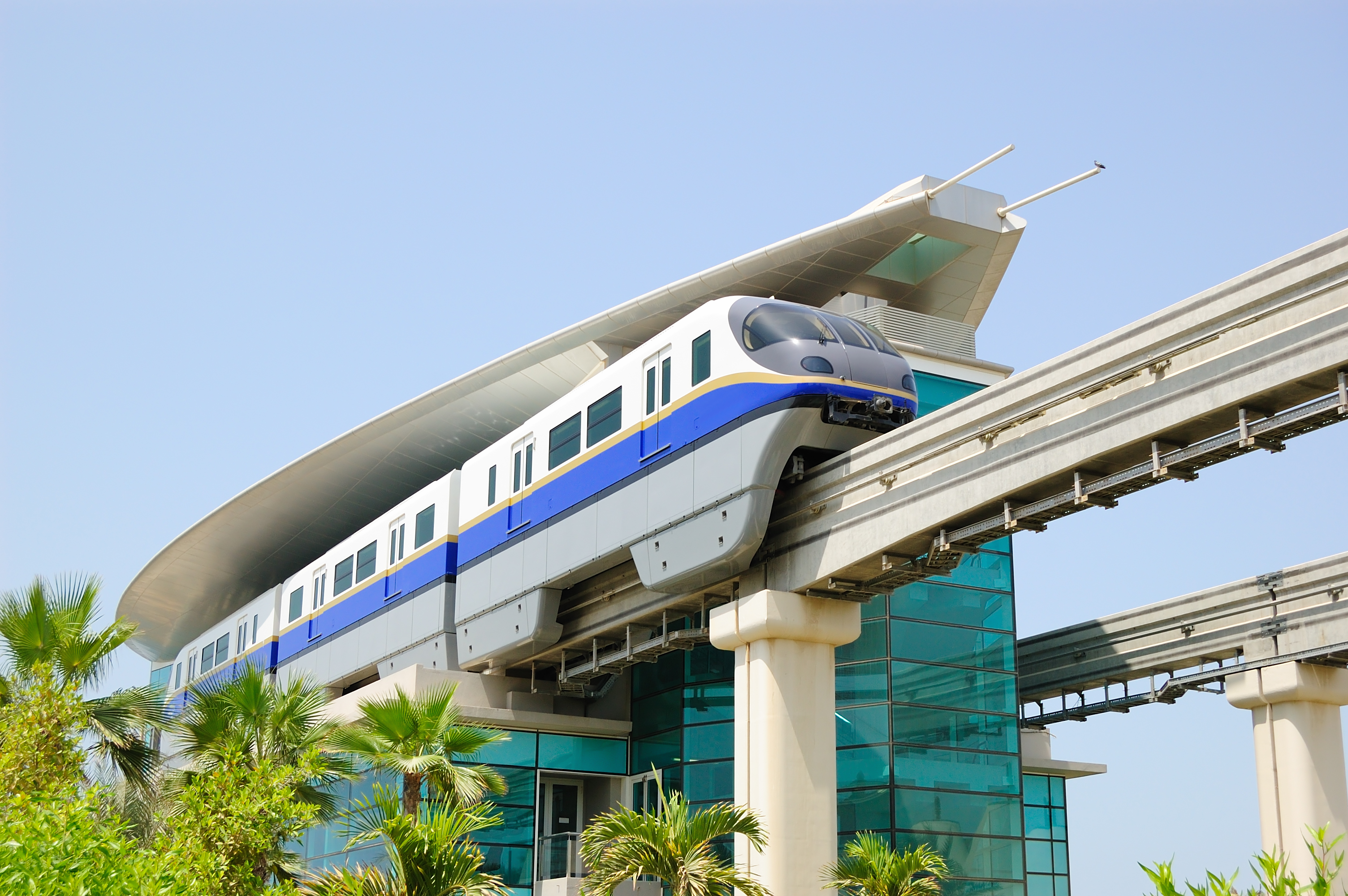https://d3r8gwkgo0io6y.cloudfront.net/upload/Palm Monorail ride 2.jpg